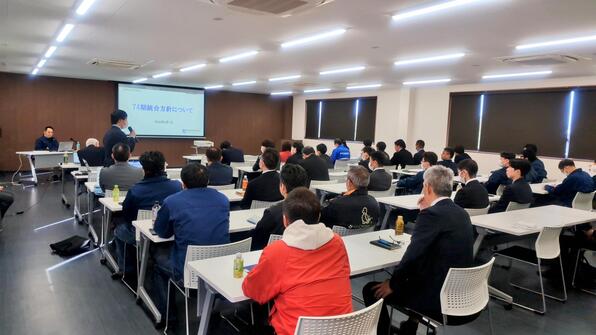 方針発表の様子1