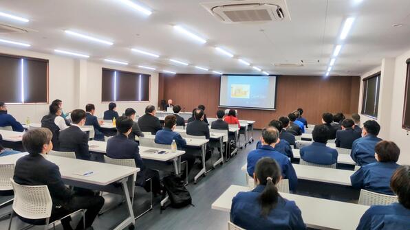 方針発表の様子4